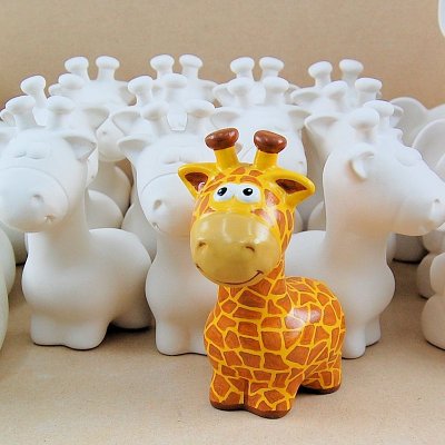 Country Love Crafts Party Time Giraffe (Carton Of 12)